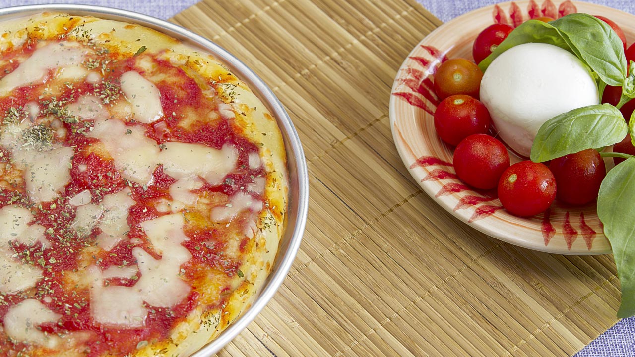 Teglie in alluminio per la pizza