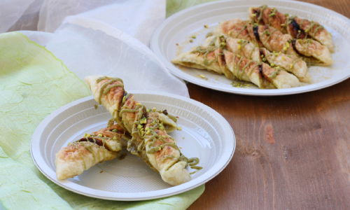 Piatto in Alluminio – Ricetta dei Torciglioni con crema al pistacchio